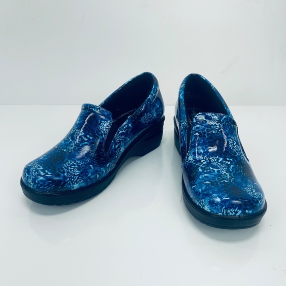 Easy Works Easy Street Womens Bind Round Toe Clogs Blue ABSTACT Animal PRINT 10W - Picture 4 of 10